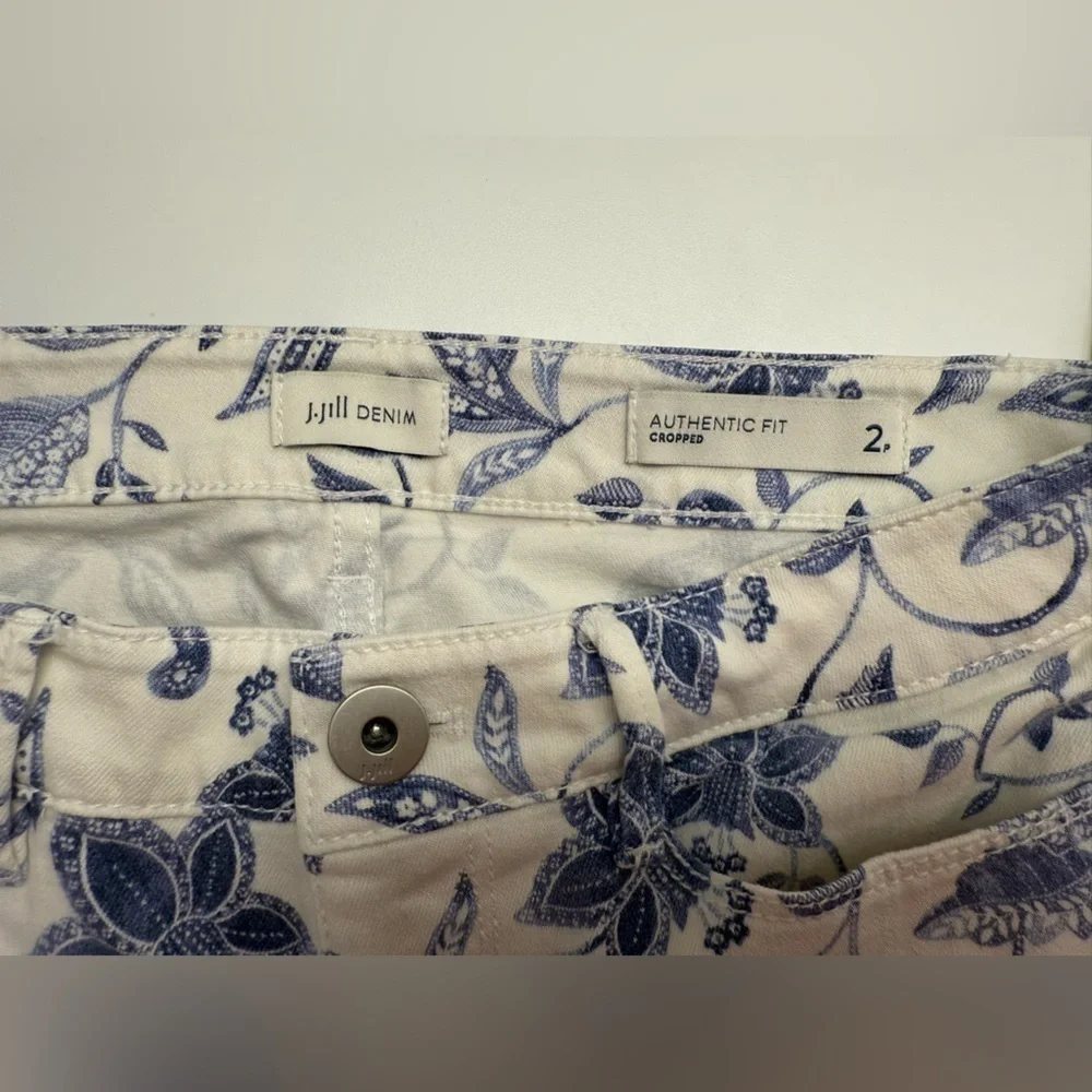J. Jill Authentic Fit Cropped Jeans Blue White Floral Print Size 2